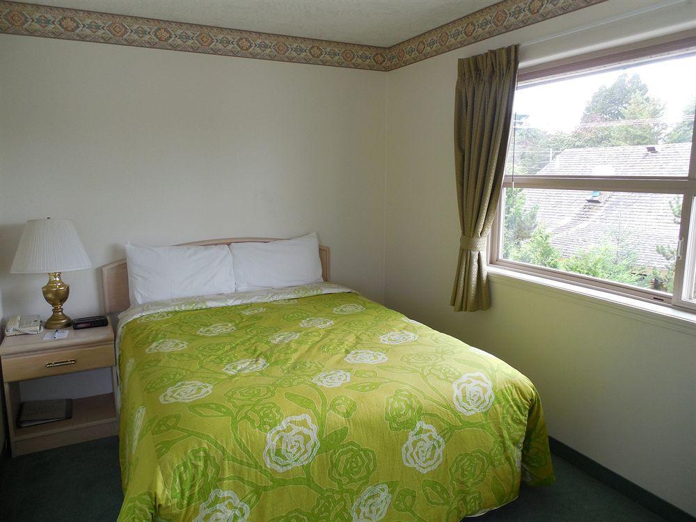 Hotel Coast Parksville
